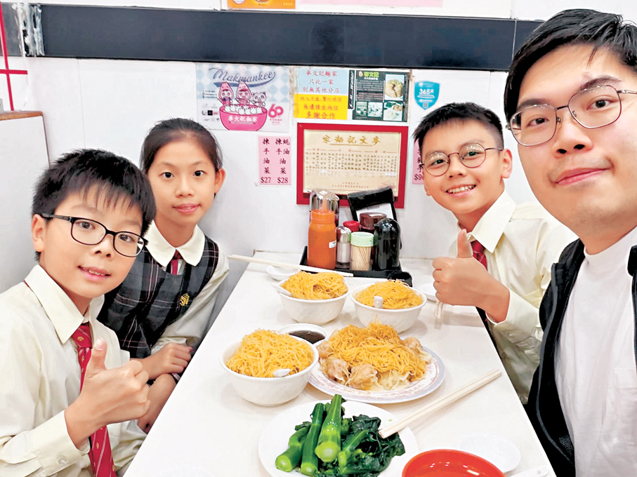 ●三位同學以短片拍下涼茶和龜苓膏的甘甜，以及雲吞和竹昇麵的爽彈。 學校圖片