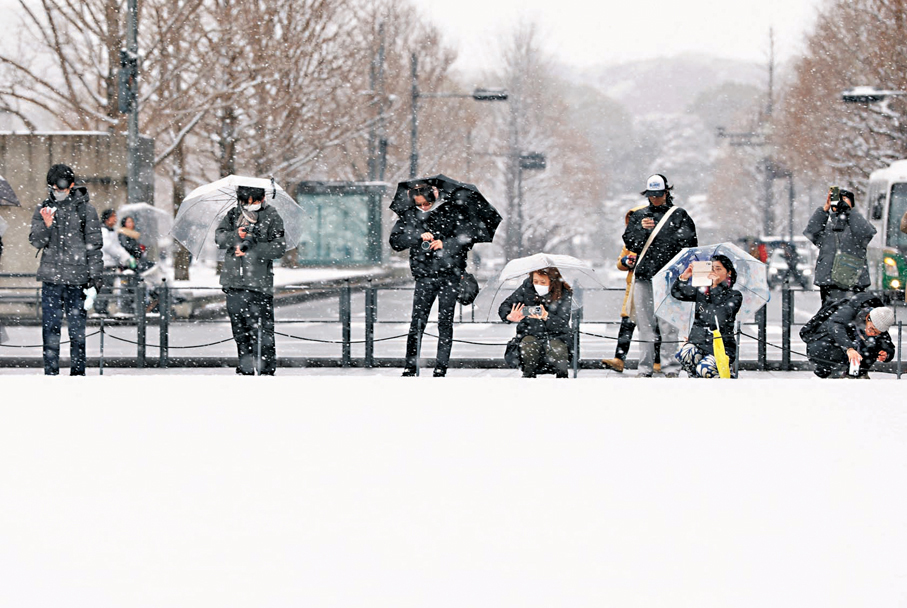 ●日本數十年來首次在冬季舉行眾院選舉。 路透社