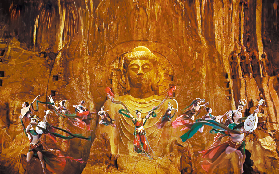 ●《龍門金剛》於千年石窟前獻舞。  香港文匯報河南傳真