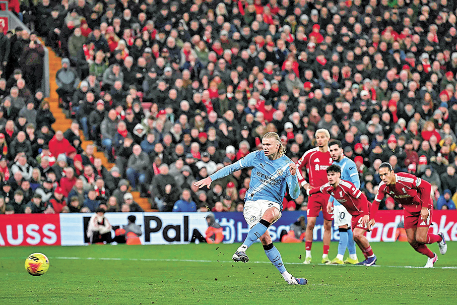 ●夏蘭特（前）助曼城全取三分。  法新社