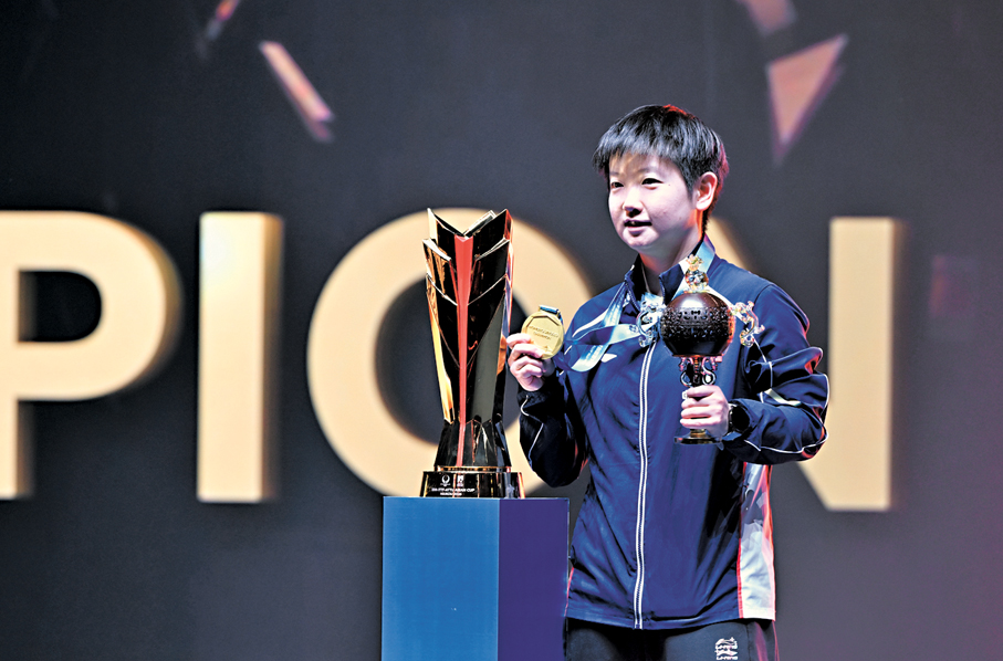 ●孫穎莎在頒獎儀式上。  新華社