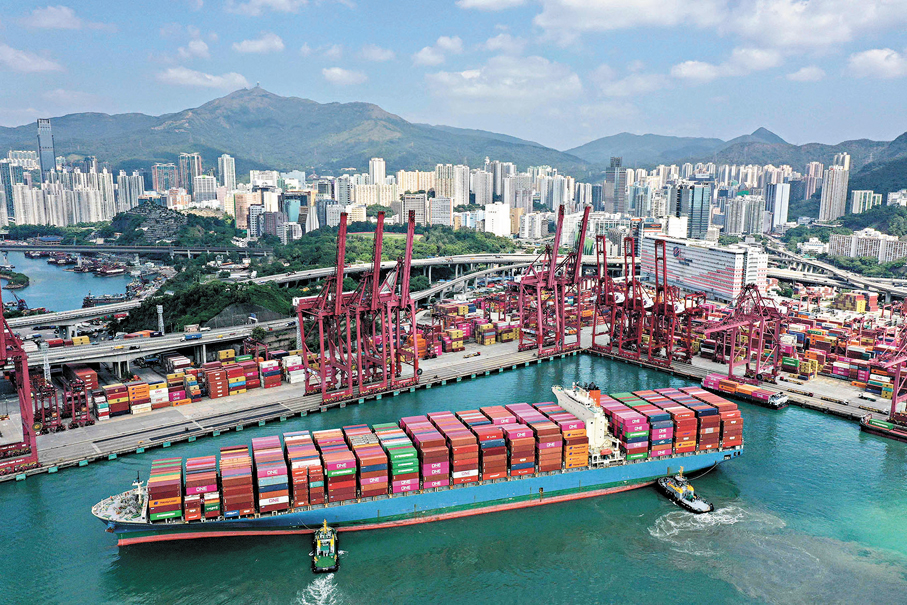 ●香港要利用自身獨特優勢，在更高水平開放中持續鞏固並提升作為國際金融、貿易、航運中心等地位。圖為葵涌貨櫃碼頭。 資料圖片