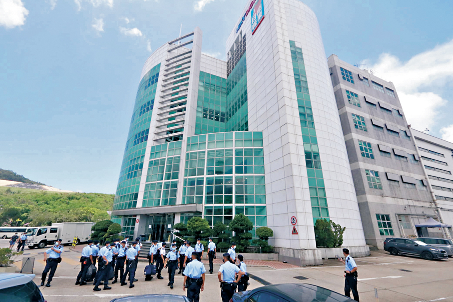 ●香港國安警當日搜查壹傳媒大樓，檢走包括新聞材料的大批物品。  資料圖片