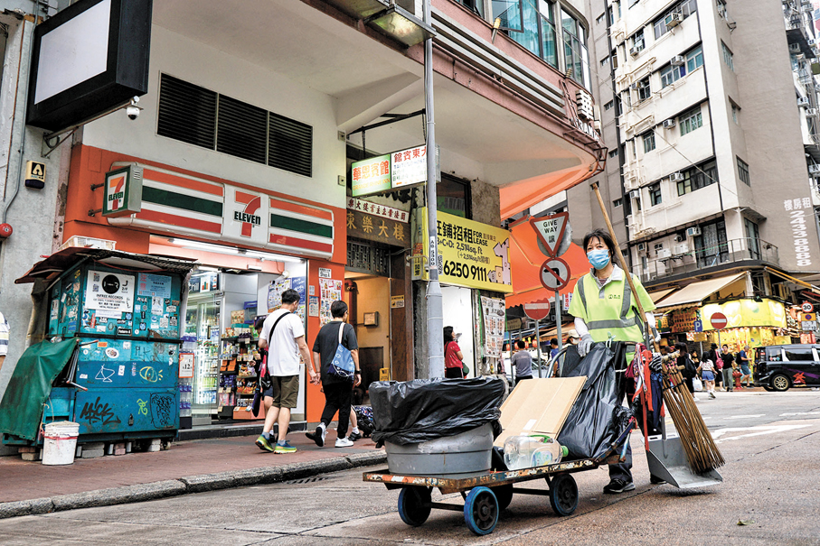 ●今次是實施法定最低工資「一年一檢」制度後首次調整最低工資水平，委員會料全港最多約4萬名打工仔受惠。 資料圖片