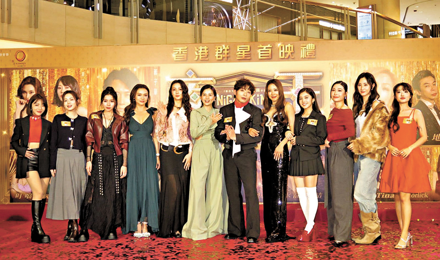 ●何啟華被李芯駖及楊偲泳挽實致全身僵硬 。  香港文匯報記者阿祖  攝