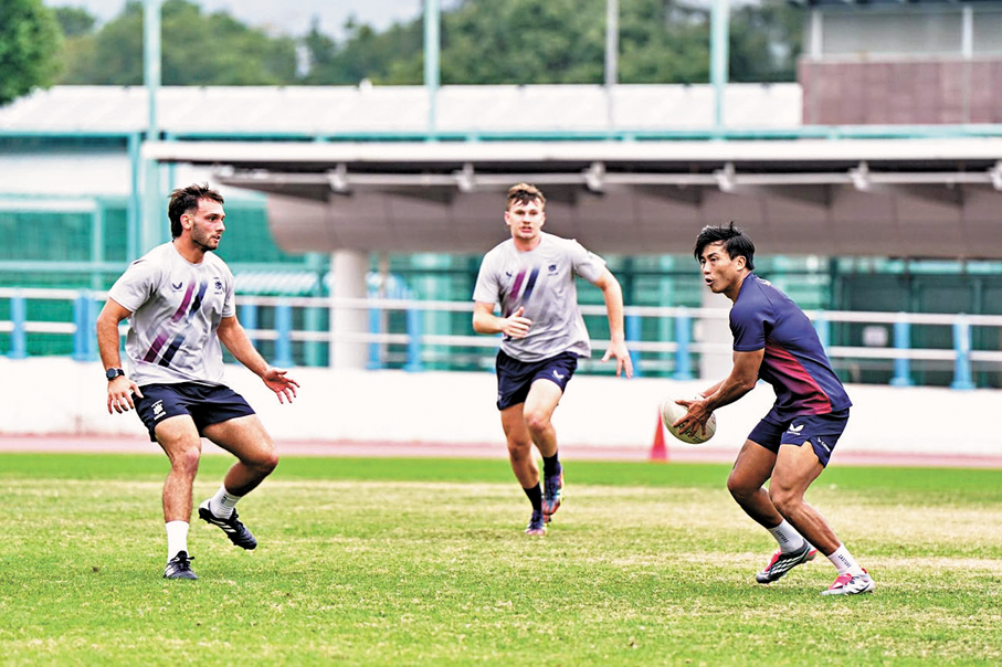 ●港男欖昨於啟德主場館操練。
