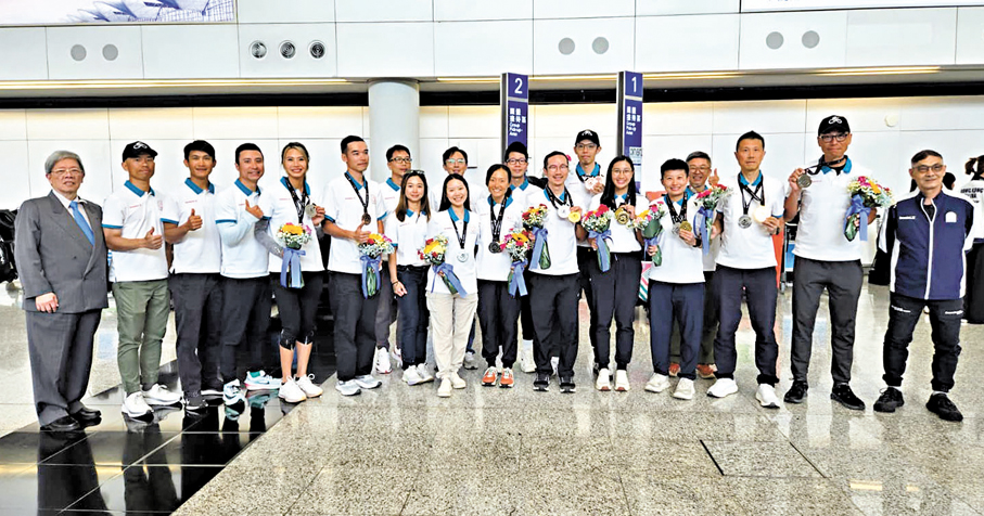 ●香港單車隊女子和元老組成員昨日返港。   公關圖片