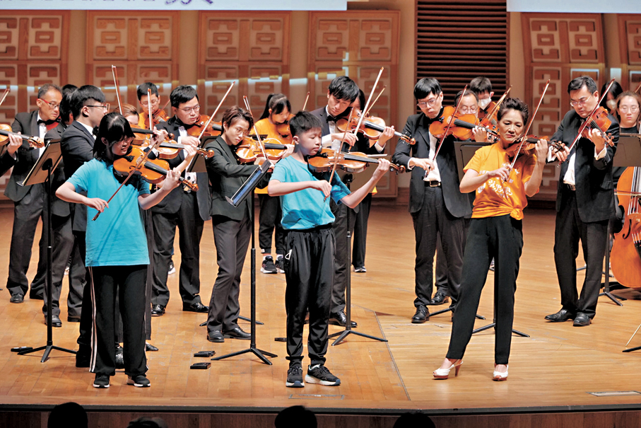 ●李靖甫感嘆一次次登上舞台演出的經歷令他成長。  香港弦樂團供圖