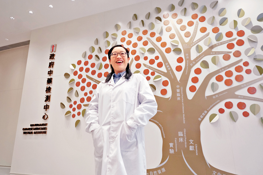 ●政府中藥檢測中心植物分類學家黃麗麗獲國家授予青年岐黃學者稱號。 香港文匯報記者涂穴  攝
