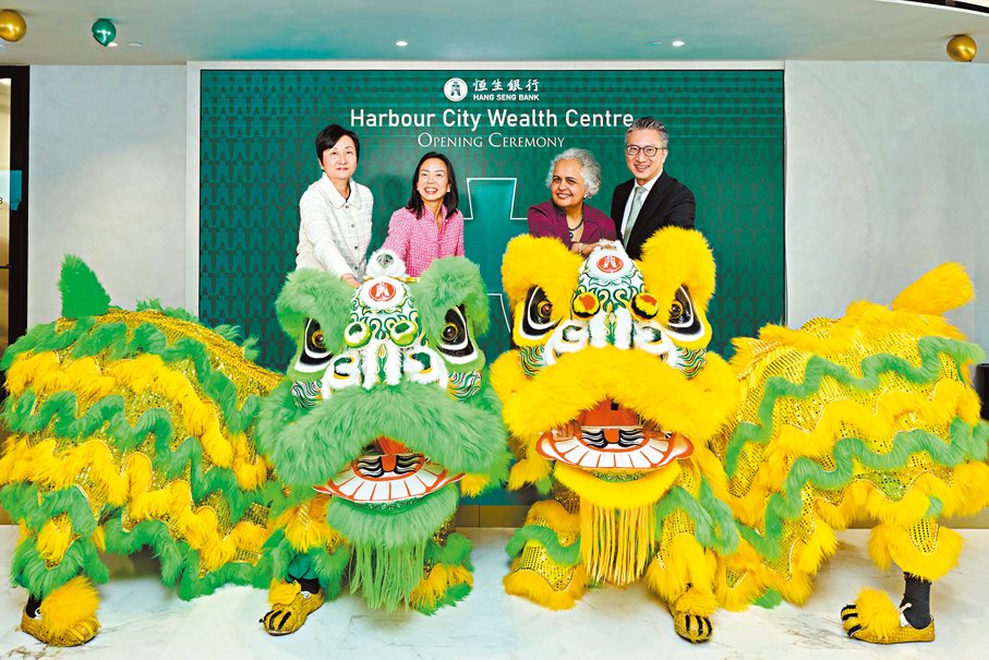 ●左起：恒生銀行零售銀行及財富管理業務主管李樺倫、恒生銀行執行董事兼行政總裁林慧虹、滙豐集團首席財務總監郭珮瑛、恒生銀行個人銀行業務分銷主管麥中和。