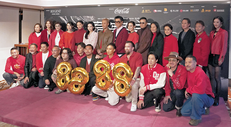 ●《尋秦記》主創開心宣布港澳地區票房衝破8,888萬港元。  香港文匯報記者曾興偉 攝