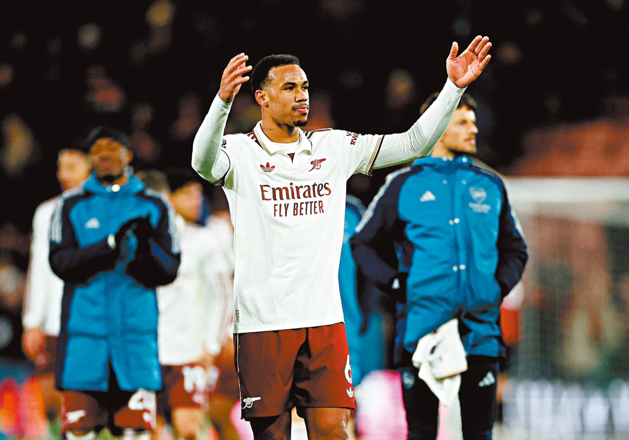 ●加比爾馬加希斯將繼續統領阿仙奴防線。 資料圖片