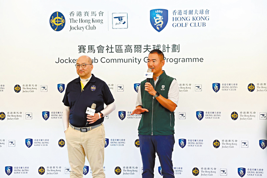 ●譚志源（左）與郭永亮共同講解高球計劃內容。