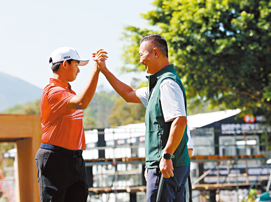 ●郭永亮（右）冀計劃助年輕球手拓展視野。