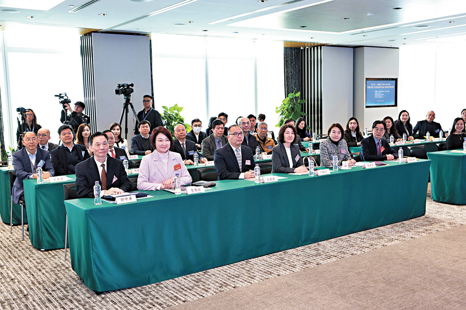 ●第十屆「一國兩制」與基本法研討會各嘉賓交流意見。 香港文匯報記者北山彥  攝