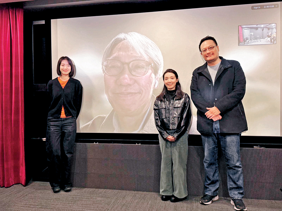 ●監製陳慶嘉與導演郭於闐(左）、導演張慧瑜(中)及監製任硯聰進行視像訪談。   香港文匯報記者阿祖 攝