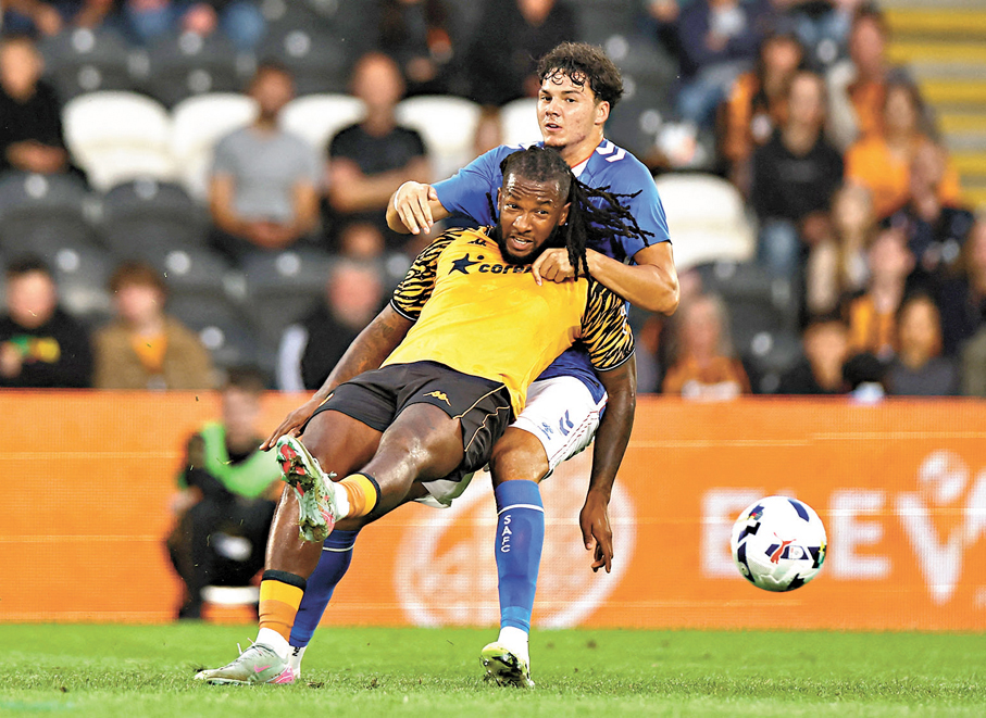 ●侯城（橙衫）近績錄得一和一負，表現未見突出。 資料圖片