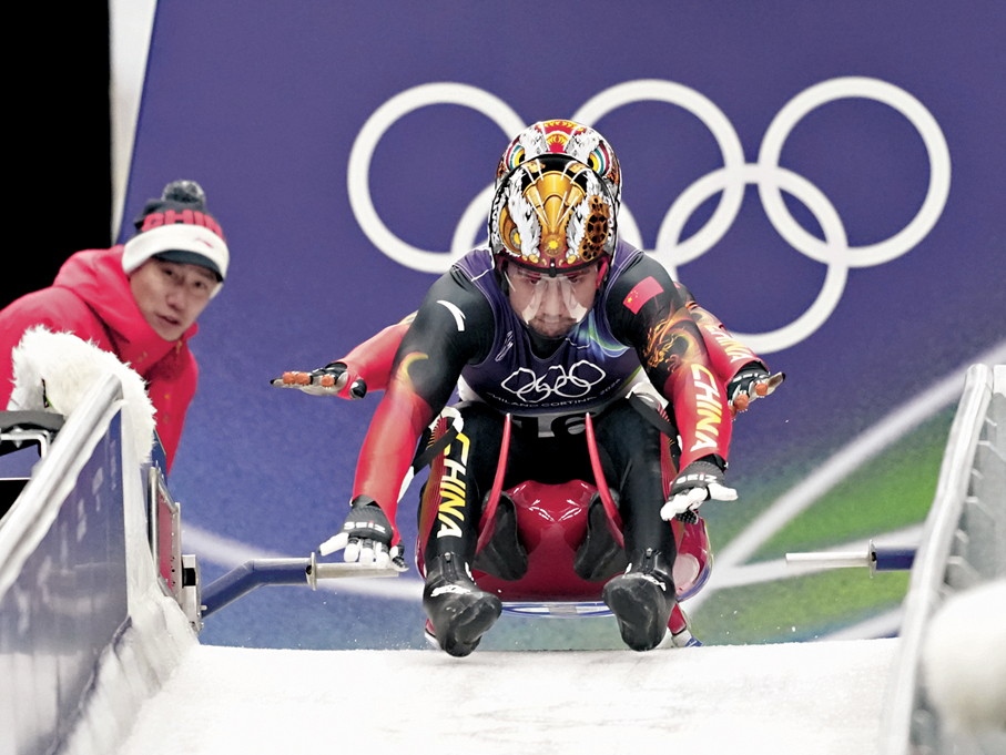 ●寧忠岩於速度滑冰歷史性摘銅。 中新社