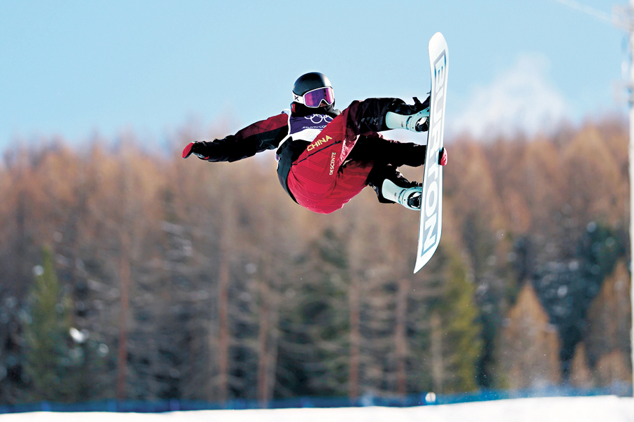 ●劉佳宇於單板滑雪女子U型場地技巧決賽受傷。 中新社