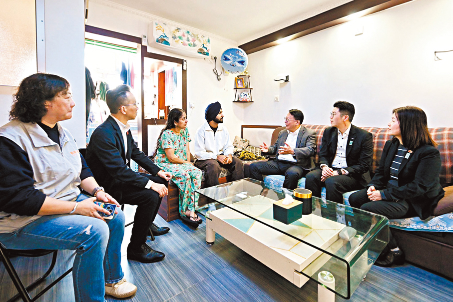 ●陳國基探訪少數族裔家庭。 陳國基Fb圖片