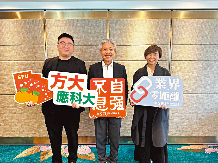 ●方大校長張仁良（中）。香港文匯報記者楊盈盈  攝