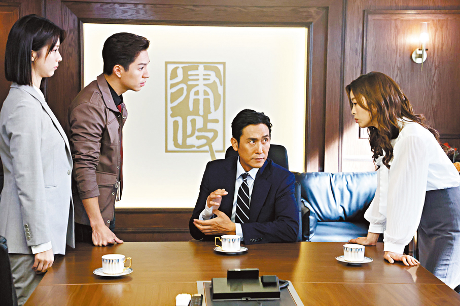 ●馬德鐘在劇集《非常檢控觀》中與賴慰玲、吳偉豪等屢破奇案。