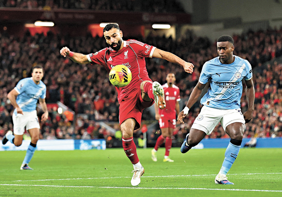 ●紅軍陣容不整，今仗唯靠穆罕默德沙拿（紅衫）獨力支撐。 資料圖片