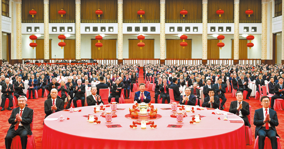 ●2月14日，中共中央、國務院在北京人民大會堂舉行2026年春節團拜會。黨和國家領導人習近平、李強、趙樂際、王滬寧、蔡奇、丁薛祥、李希、韓正等同首都各界人士歡聚一堂、共迎佳節。 新華社