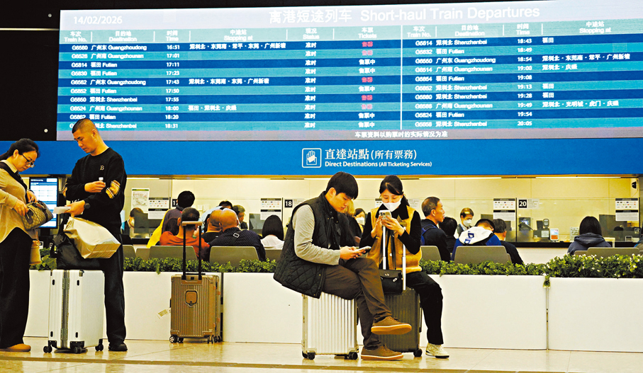 ●部分北上高鐵票已售罄。  香港文匯報記者曾興偉  攝