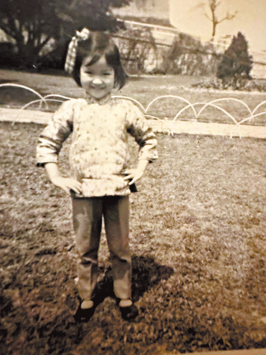 ●小時候穿着棉襖的何永賢。 受訪者供圖