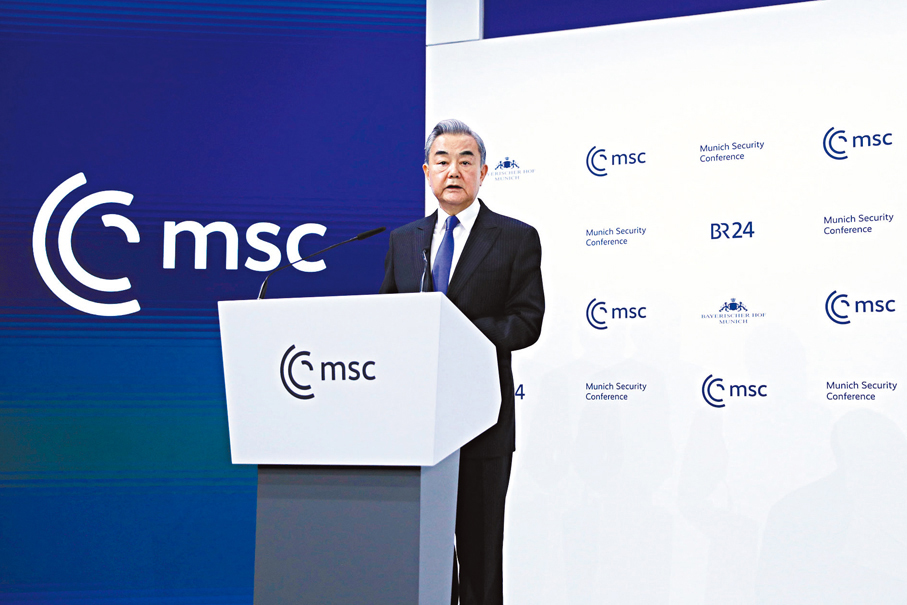 ●2月14日，中共中央政治局委員、外交部長王毅出席慕尼黑安全會議，在「中國專場」發表題為《攜手校準歷史巨輪的正確航向》的演講。 新華社