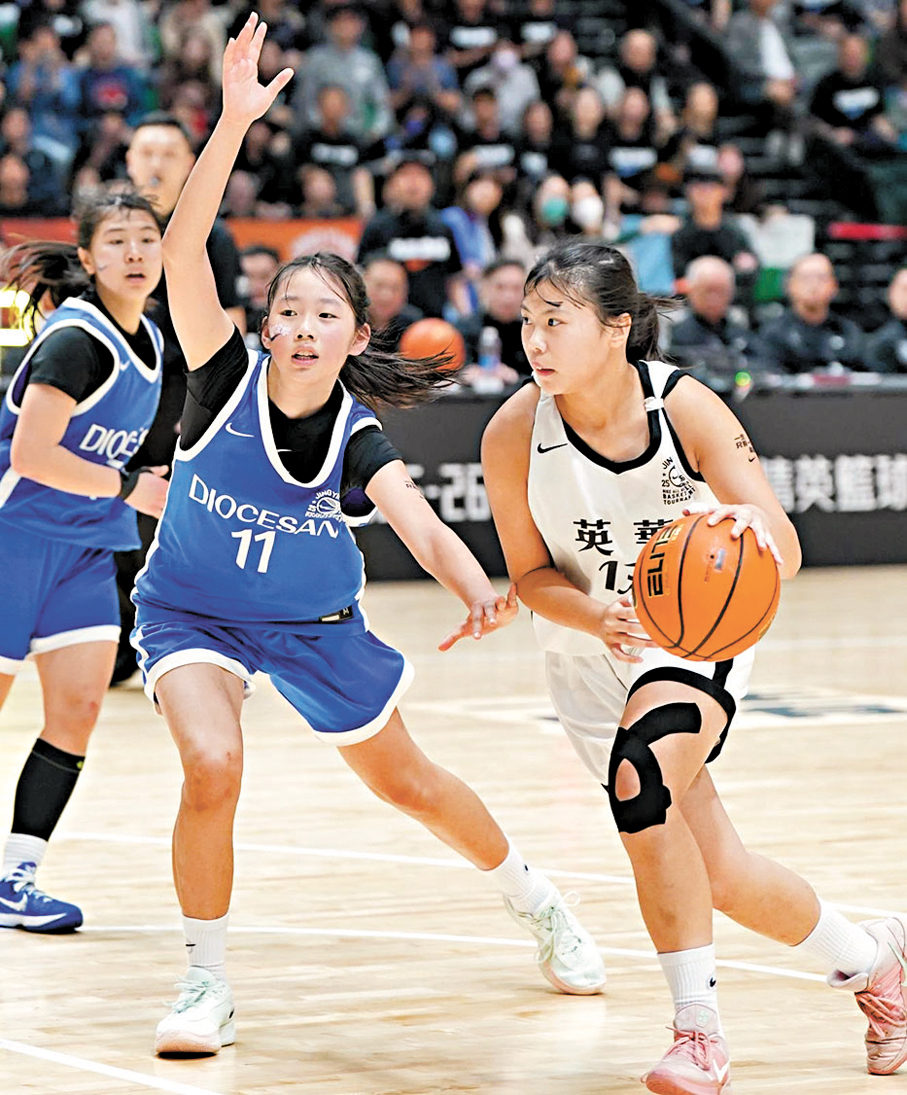 ●鄭芷彤（右）是英華贏波功臣。