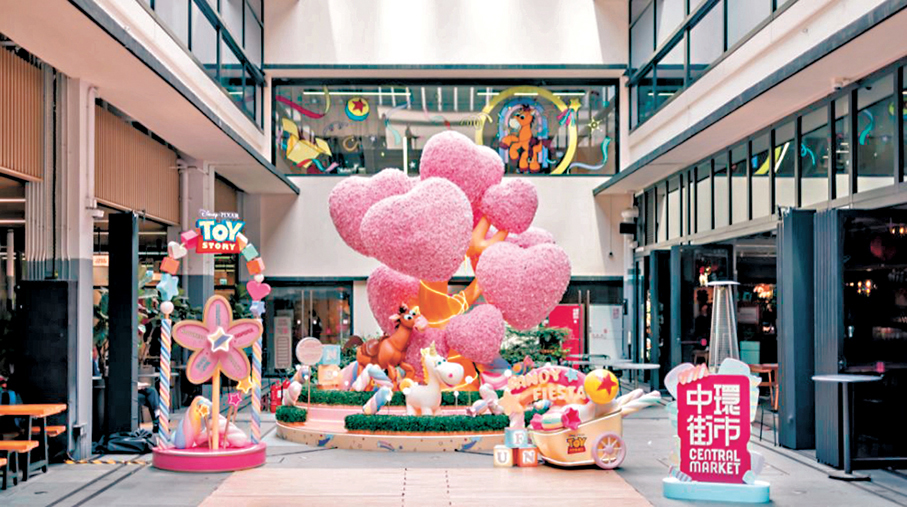 中環街市「幻彩躍馬迎新春」主題裝置