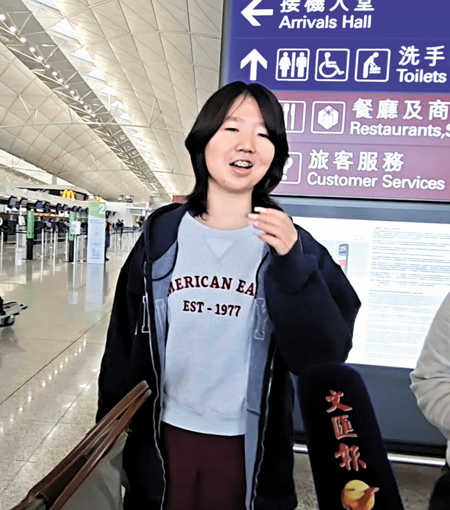 ●黃小姐表示搶不到高鐵票，因此改乘飛機前往成都。 香港文匯報記者鄧偉明 攝