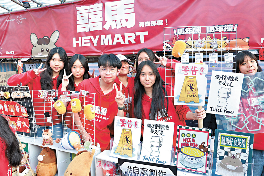 ●囍馬攤位銷售額較開檔初期明顯上升。 香港文匯報記者北山彥 攝