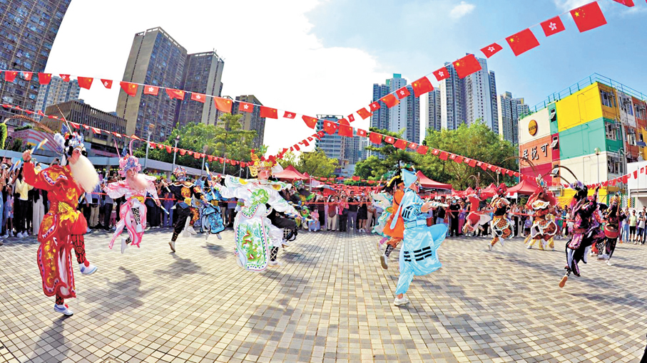 ●汕總近年積極安排內地英歌舞藝術家來港獻藝、教授香港中學生。 香港汕頭社團總會供圖