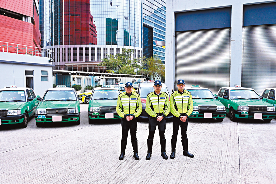 ●警方在行動中扣留6輛新界的士及1輛市區的士。