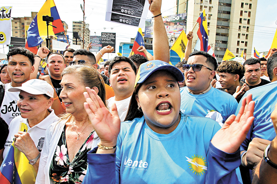 ●委內瑞拉民眾參加遊行紀念青年節。 路透社