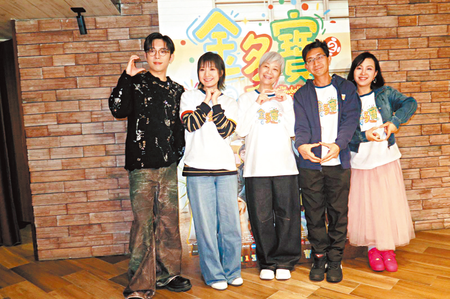 ●眾主創齊派心。  香港文匯報記者阿祖   攝