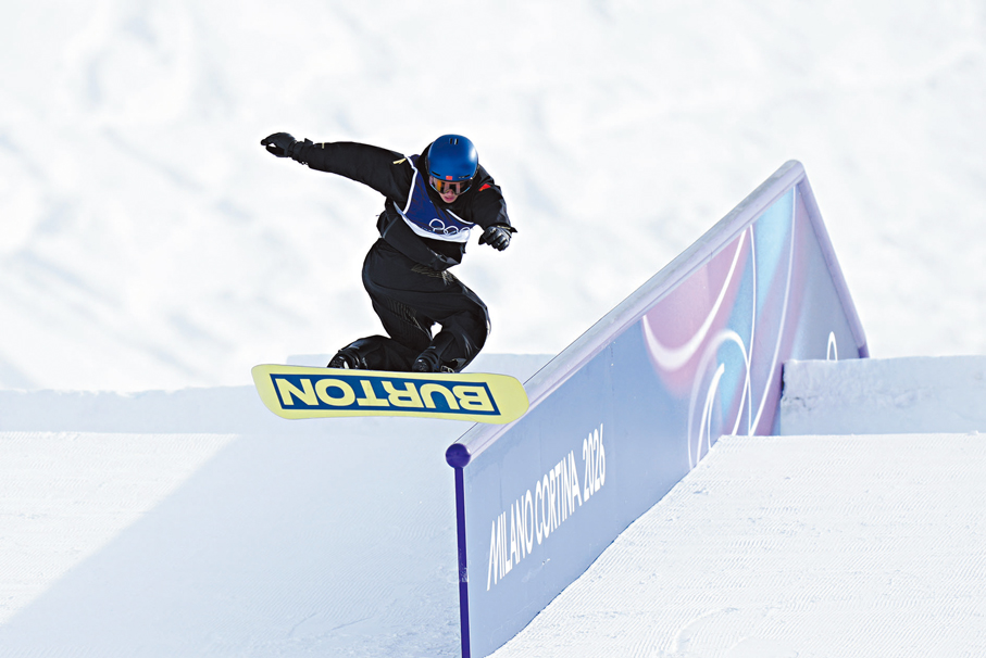 ●蘇翊鳴在單板滑雪男子坡面障礙技巧項目奪金。 新華社