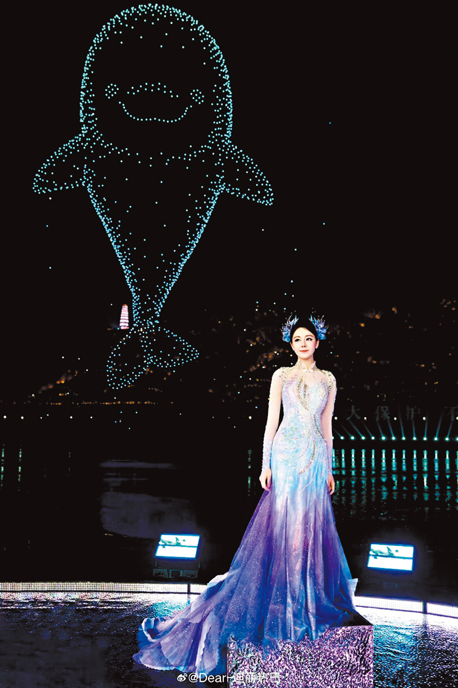 ●迪麗熱巴化身人魚公主。  網上圖片