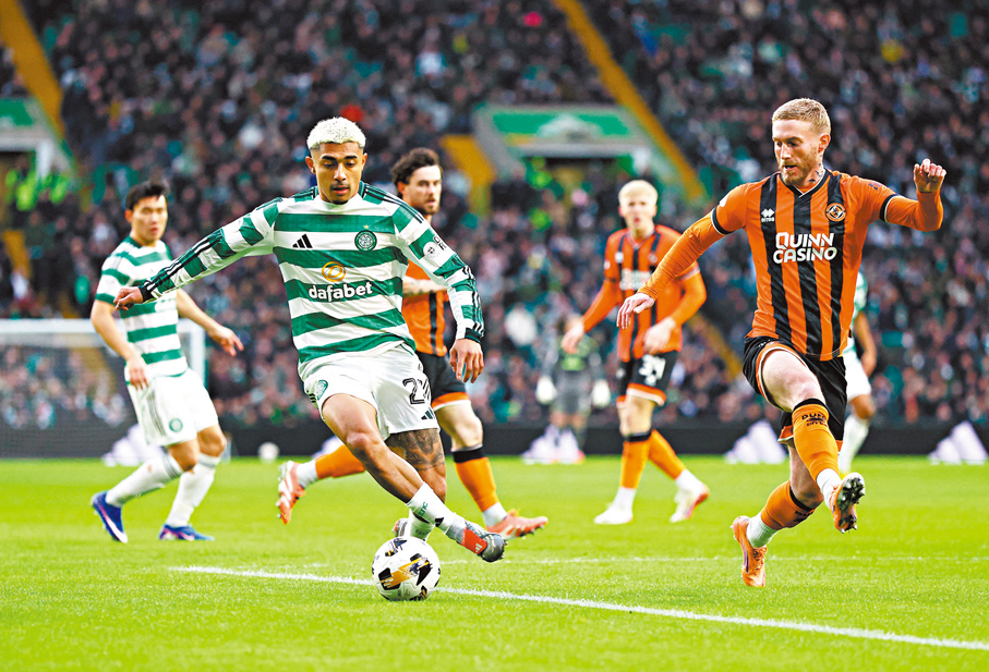 ●祖利安阿拿祖（中）加盟些路迪後表現突出。 資料圖片