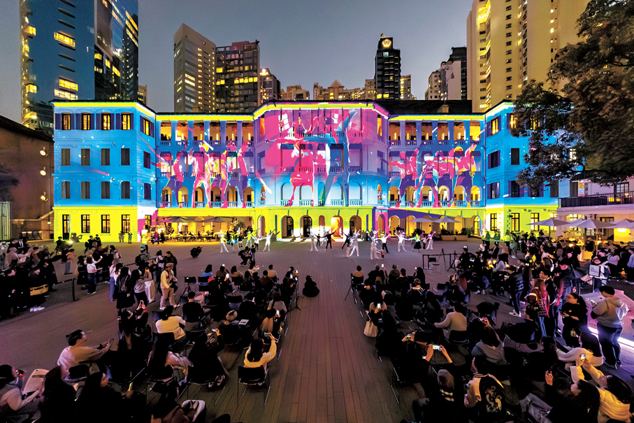 ●大館光雕投影匯演吸引眾多觀眾。