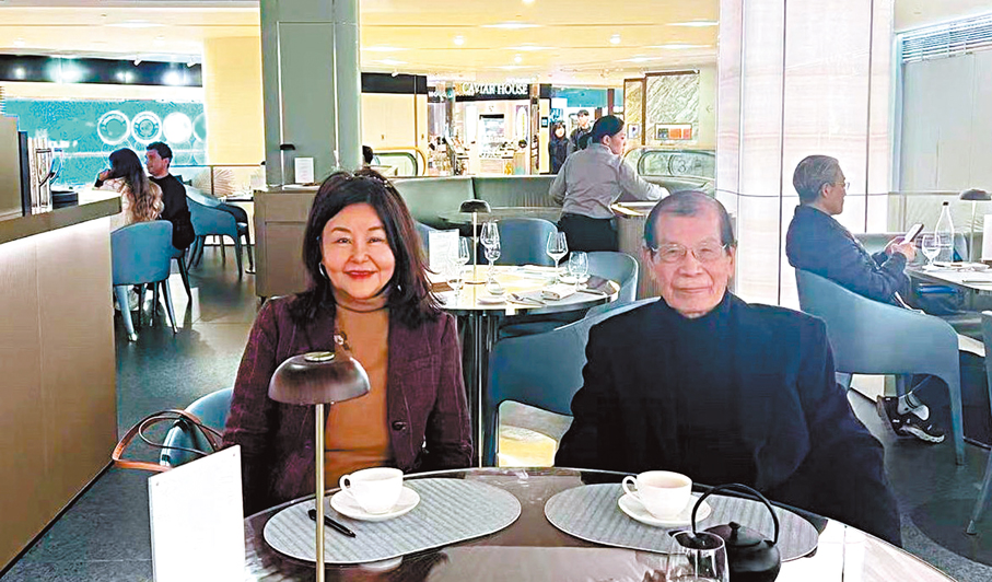 ●丁楷恩定居香港，偶爾與作者相約喝下午茶。 作者供圖