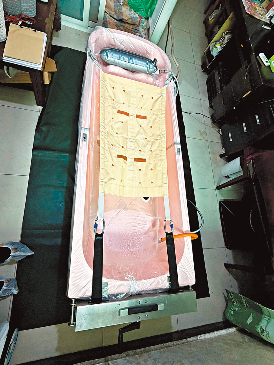 ●專業上門助浴服務使用的可拆浴缸。