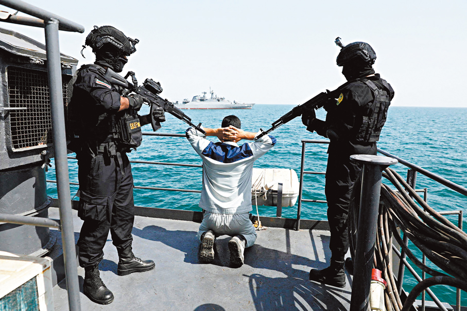 ●伊朗與俄羅斯軍隊在伊南部海岸進行聯合演習。 路透社