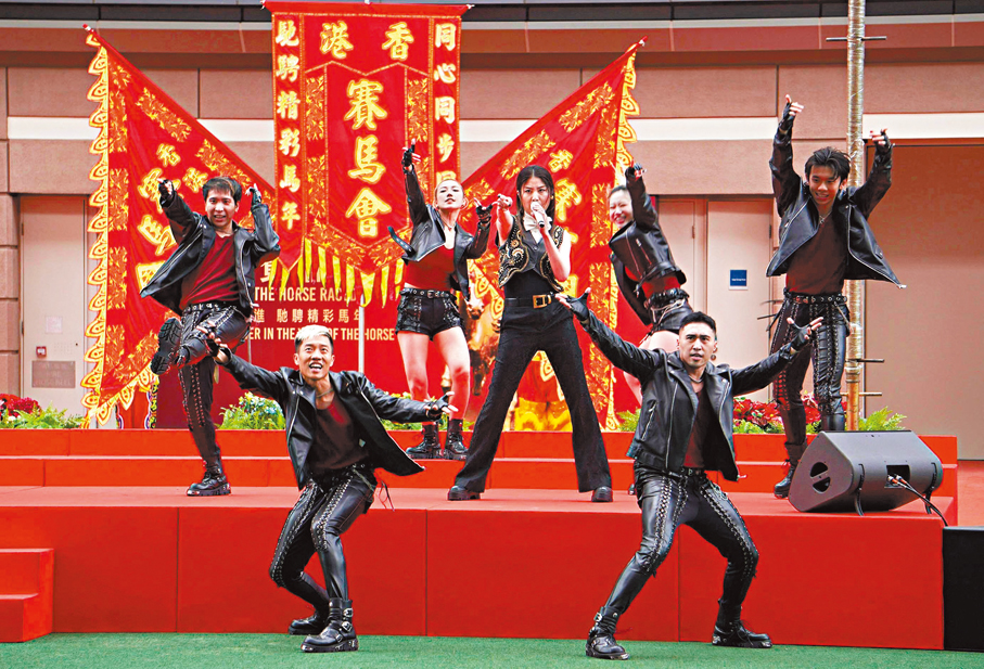 ●陳慧琳跳唱快歌，令全場氣氛高漲。香港文匯報記者子棠  攝