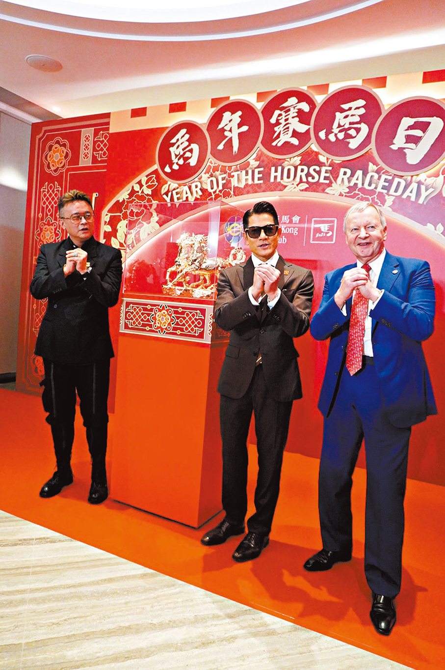 ●「馬年大使」郭富城為《融馬》雙駿藝術雕塑揭幕。 香港文匯報記者阿祖  攝