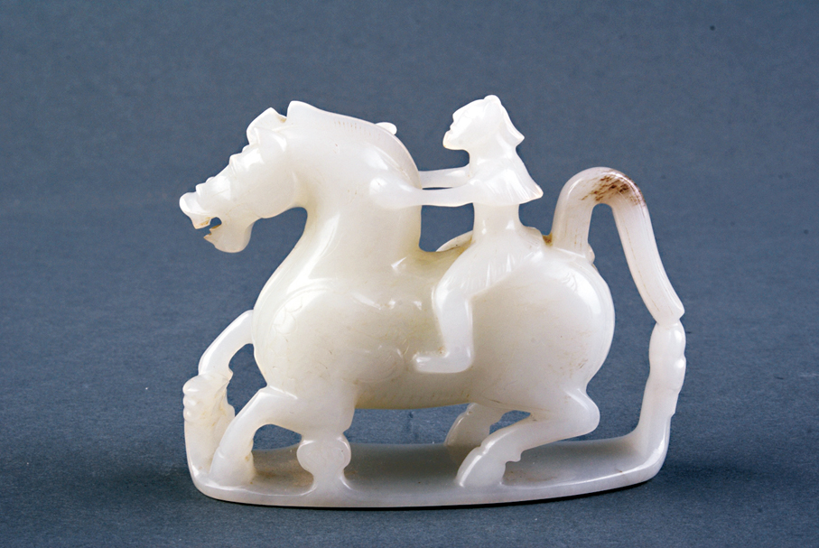 ●圓雕白玉仙人奔馬，西漢（前202—公元8年），咸陽博物院藏