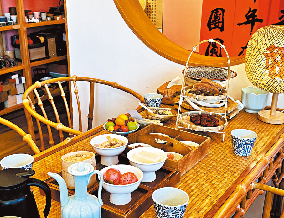 ●在茶室，配以精緻茶點，閒話歲月悠然。